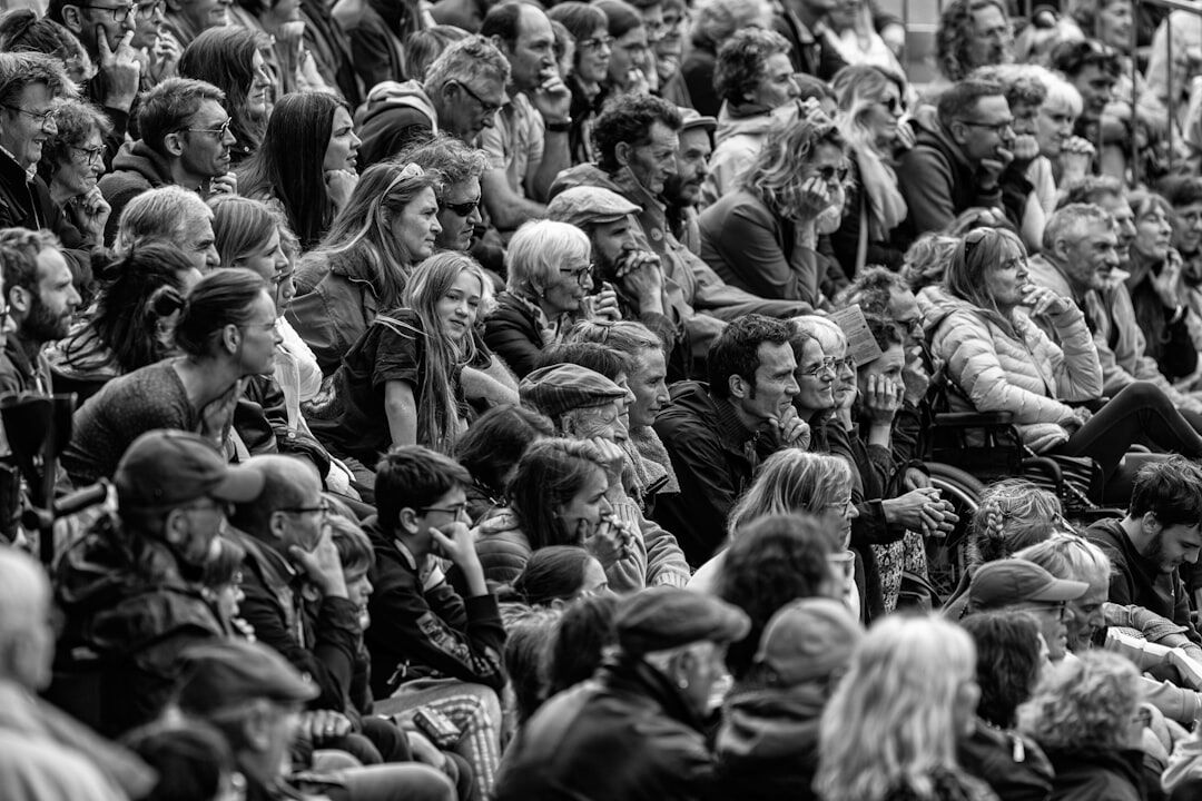 celebrity influencing crowd